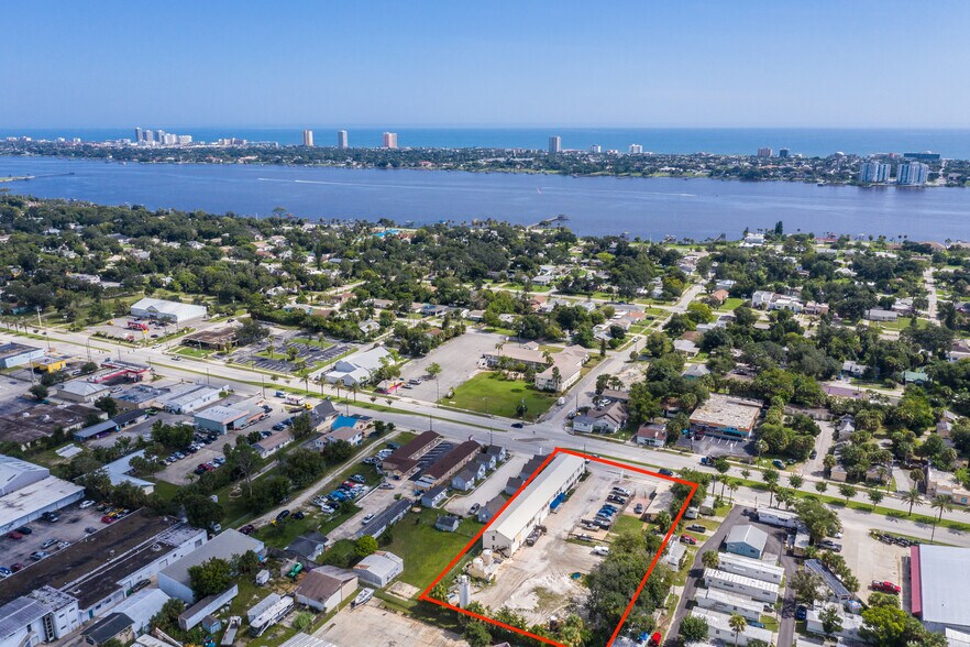 More Photos Of 468 Ridgewood Ave, Daytona Beach Light Distribution For Sale