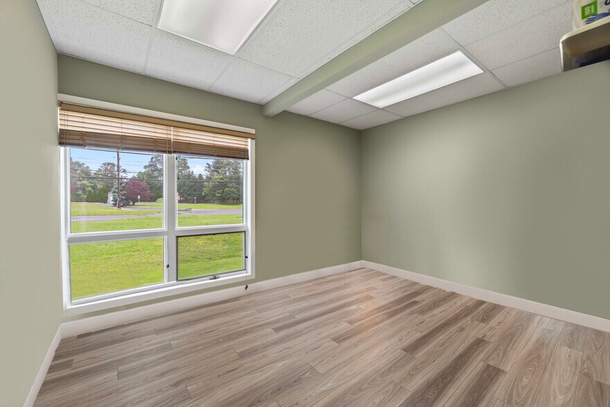 More Photos Of 1594-1600 US Highway 130, North Brunswick Medical For Lease