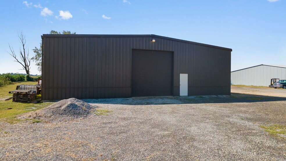 More Photos Of 2948 State Highway V, Matthews Light Manufacturing For Sale