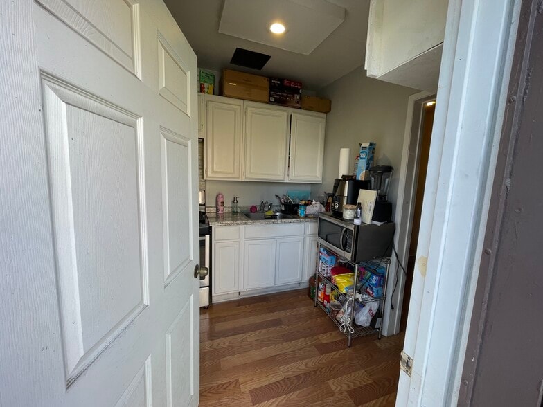 More Photos Of 1854 W 17th St, Santa Ana Freestanding For Sale