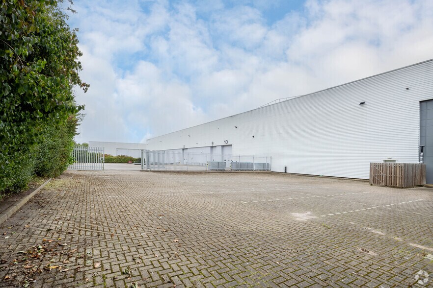 More Photos Of Headway Rd, Wolverhampton Light Manufacturing For Lease