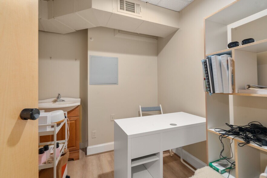 More Photos Of 1680 Beacon St, Brookline Apartments For Lease