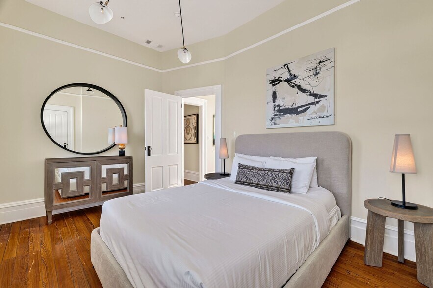 More Photos Of 17 W Park Ave, Savannah Office For Sale