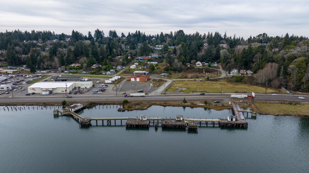More Photos Of 2250 N Bayshore Dr, Coos Bay Marina For Sale