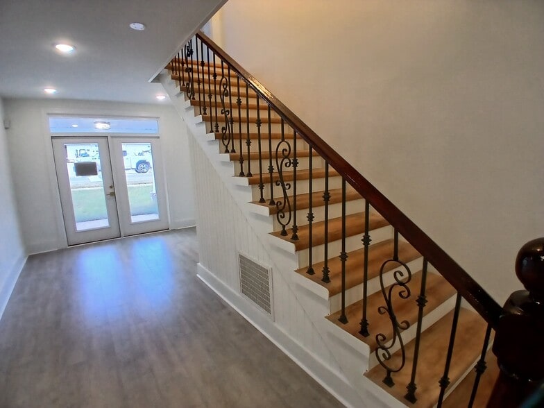 More Photos Of 119 W Main St, Youngsville Freestanding For Sale