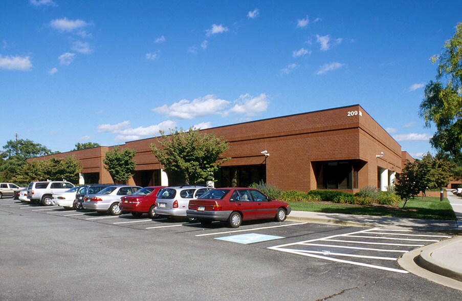 More Photos Of 209 Perry Pky, Gaithersburg Flex For Lease