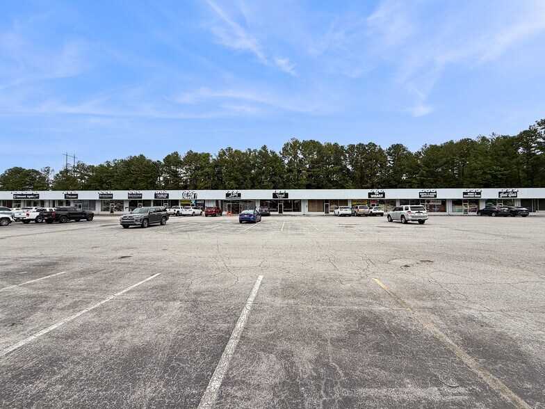 More Photos Of 200-240 McFarland Blvd, Northport General Retail For Lease