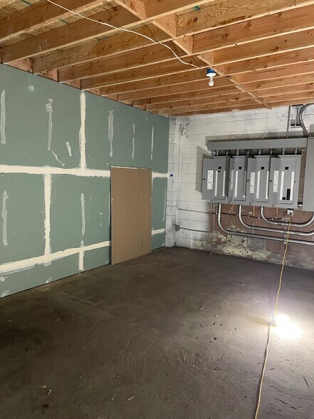 More Photos Of 8107 Military St, Detroit Warehouse For Sale