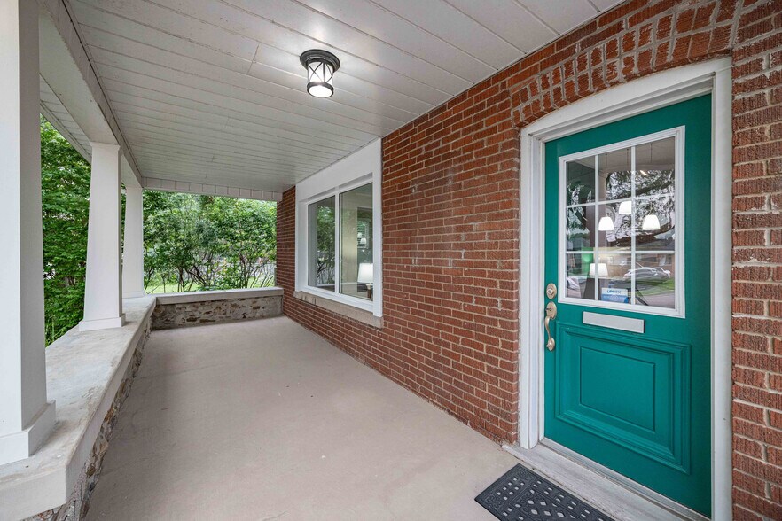 More Photos Of 3569 Cawthra Rd, Mississauga Office For Sale