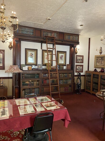 More Photos Of 211 W Kansas St, Crofton Hotel For Sale