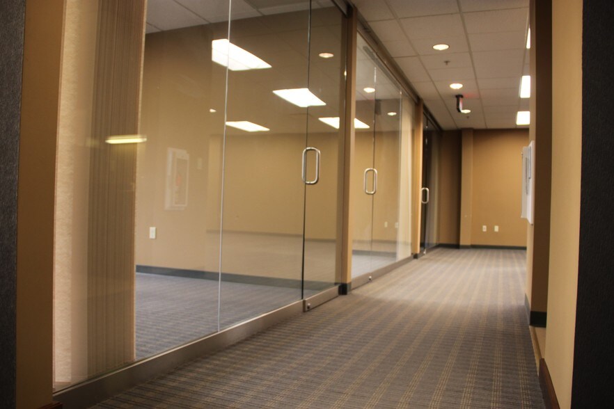 More Photos Of 2637 S 158th Plz, Omaha Office For Lease