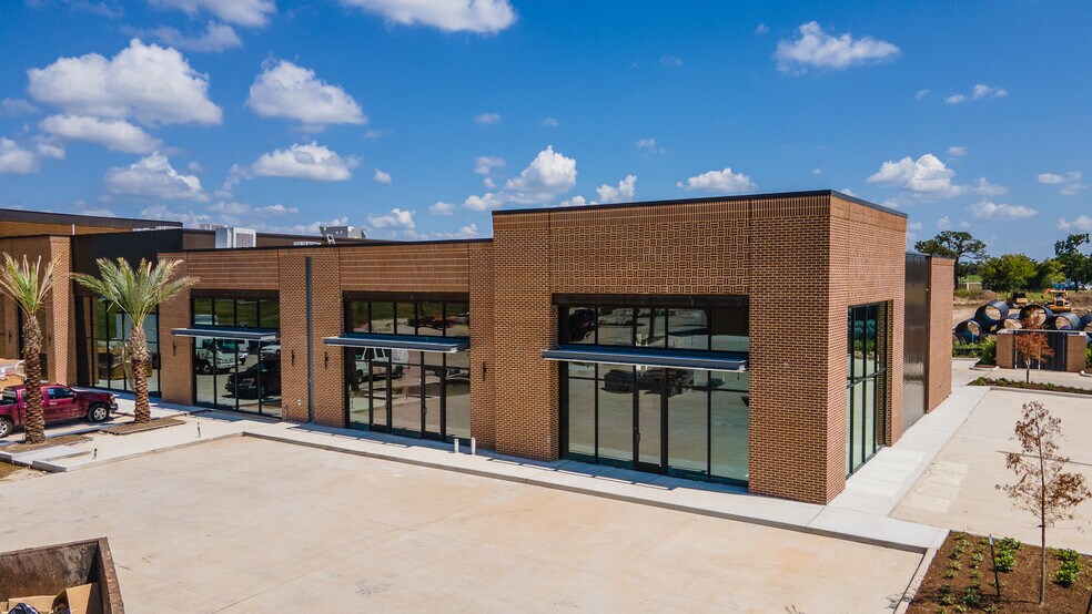 More Photos Of 11941-11947 S Highway 6, Sugar Land General Retail For Lease