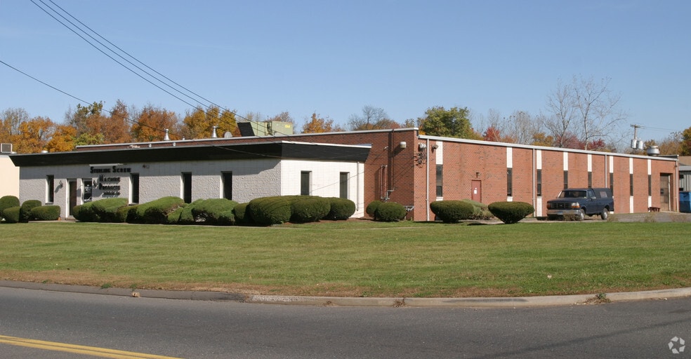 Primary Photo Of 384 Christian Ln, Berlin Manufacturing For Lease