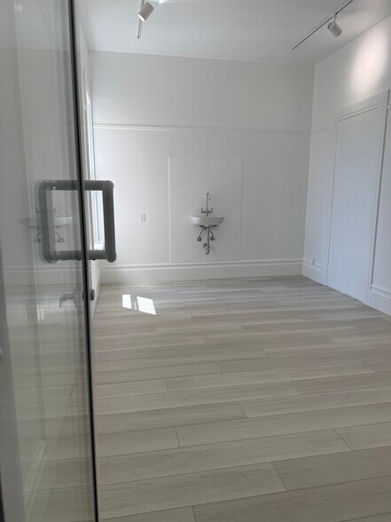 More Photos Of 3516 Sacramento St, San Francisco Storefront Retail Office For Lease