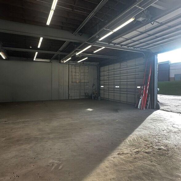 More Photos Of 51 Botsford Pl, Buffalo Truck Terminal For Lease