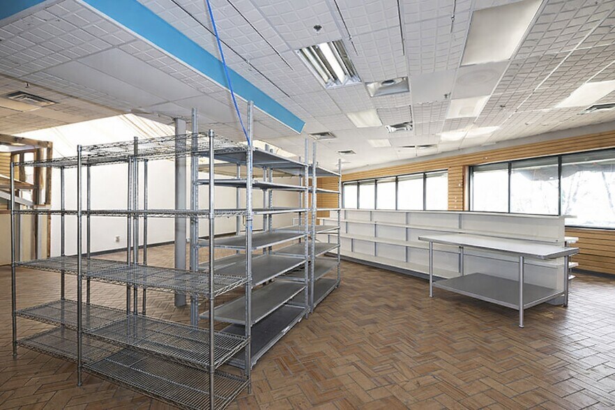 Primary Photo Of 10909 Rockaway Blvd, South Ozone Park Storefront For Lease