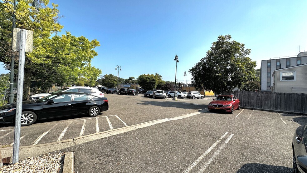 More Photos Of 1991 Smith St, Merrick Medical For Sale