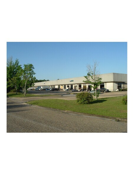 Primary Photo Of 981 Corporate Dr S, Mobile Distribution For Lease
