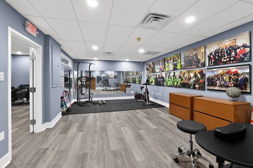 More Photos Of 1501 N Walnut St, Wilmington Office For Sale