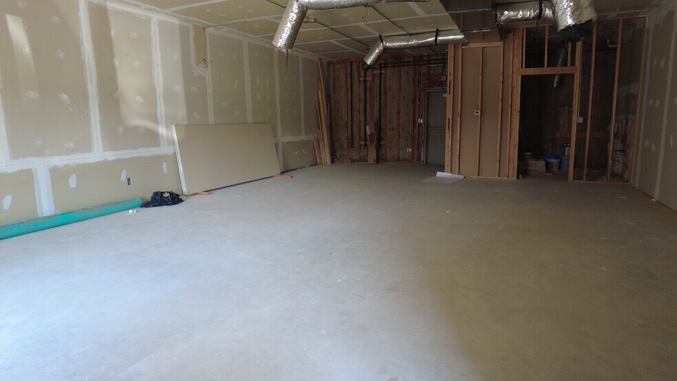 More Photos Of 12712 Wicker Ave, Cedar Lake Medical For Lease