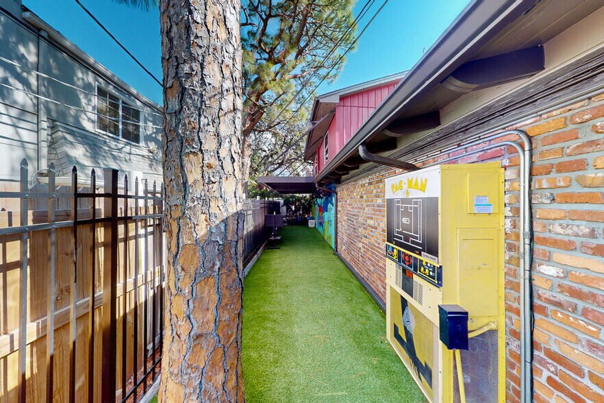 More Photos Of 3508 S Manhattan Ave, Tampa Health Club For Sale