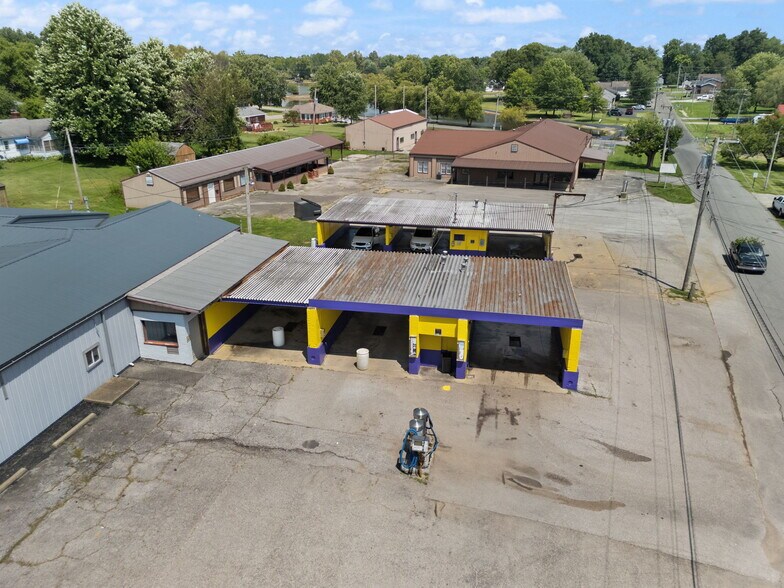 More Photos Of 756 Lakeshore Dr, Scottsburg Flex For Sale