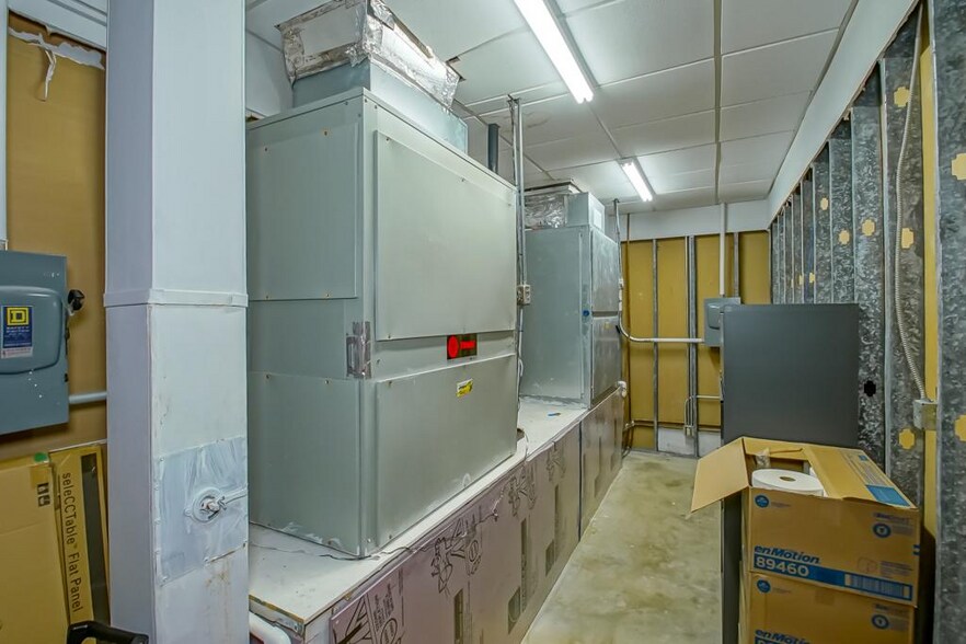 More Photos Of 805 Robin St/ 406 Airline Hwy, La Place Office For Sale