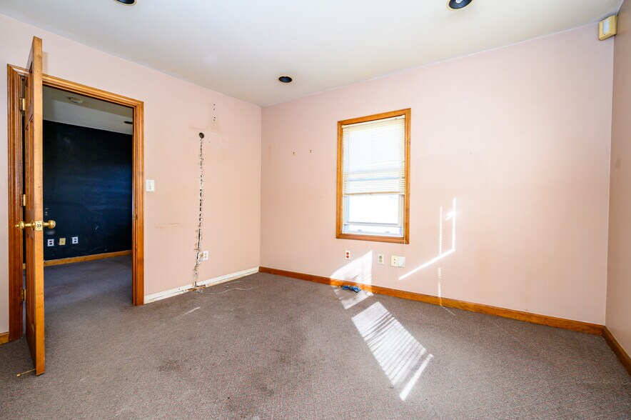 More Photos Of 511 W Westfield Ave, Roselle Park Storefront Retail Residential For Sale