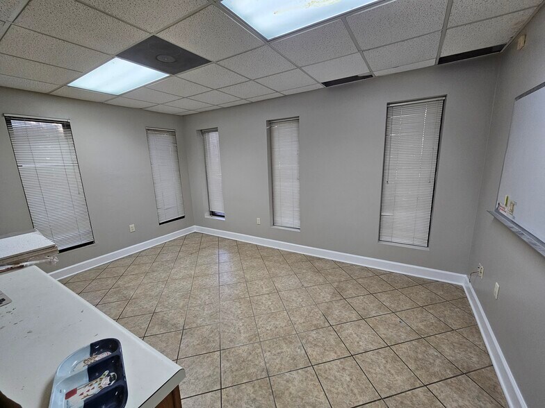 More Photos Of 135 Cecil Ct, Fayetteville Warehouse For Lease