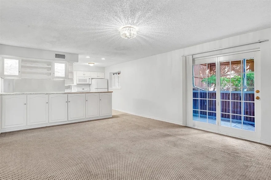 More Photos Of 7771 Royal Ln, Dallas Multifamily For Sale