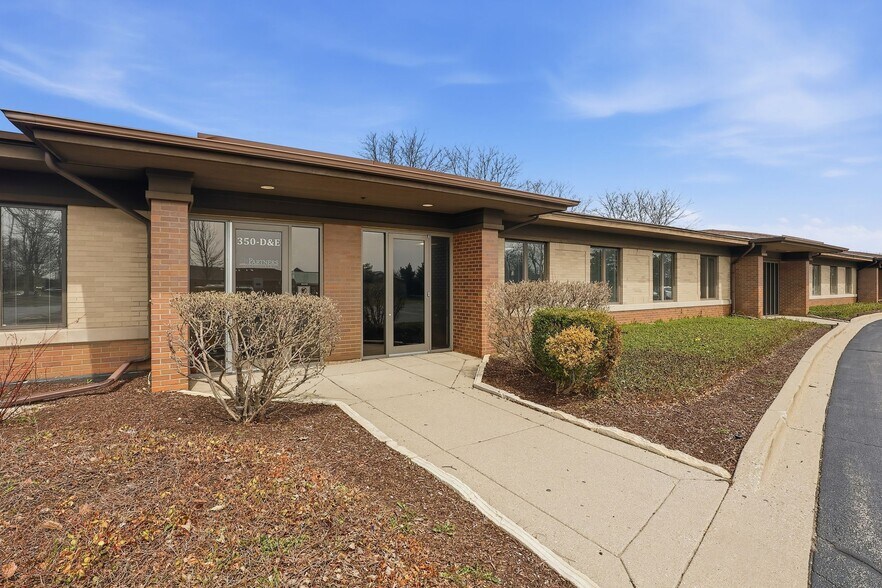 More Photos Of 390 Congress Pky, Crystal Lake Unknown For Lease