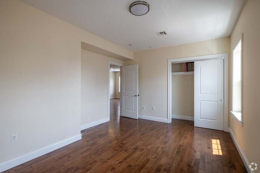 More Photos Of 4401 Bergenline Ave, Union City Apartments For Lease