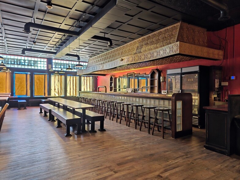 More Photos Of 1011 Front St, Evanston Restaurant For Lease