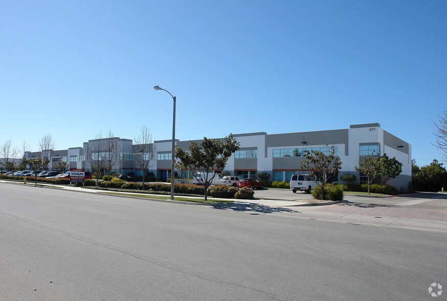 More Photos Of 201 Bernoulli Cir, Oxnard Warehouse For Lease