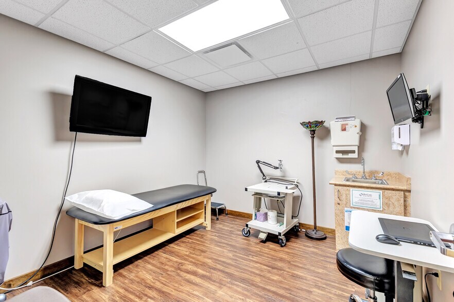 More Photos Of 2411 Holmgren Way, Green Bay Healthcare For Lease