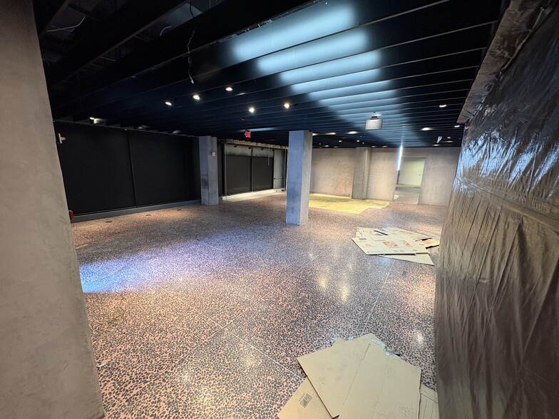 More Photos Of 215 W 9th St, Los Angeles Apartments For Lease