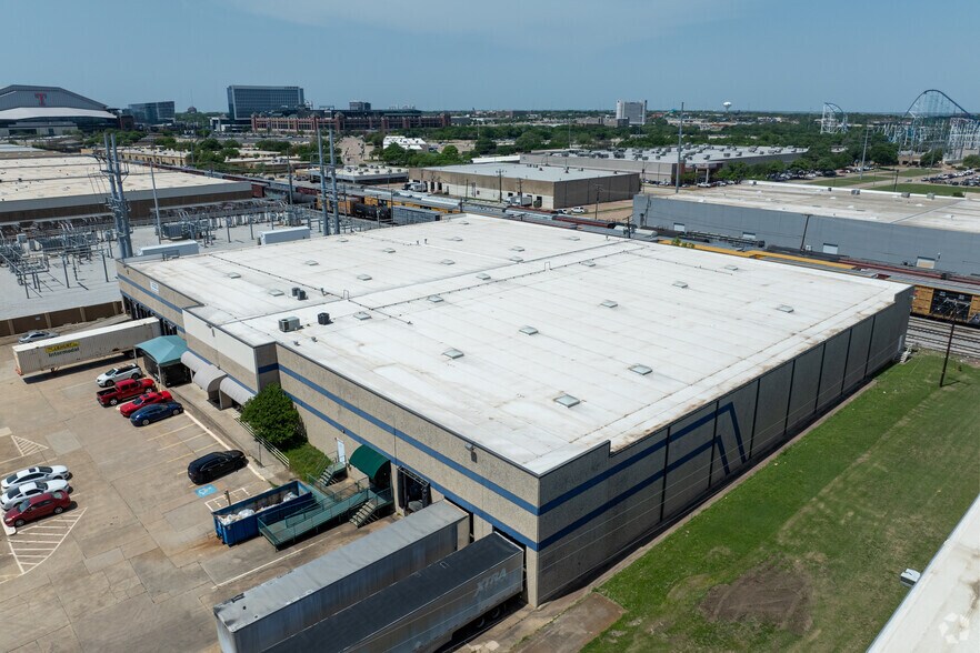More Photos Of 2125-2127 Exchange Dr, Arlington Distribution For Lease