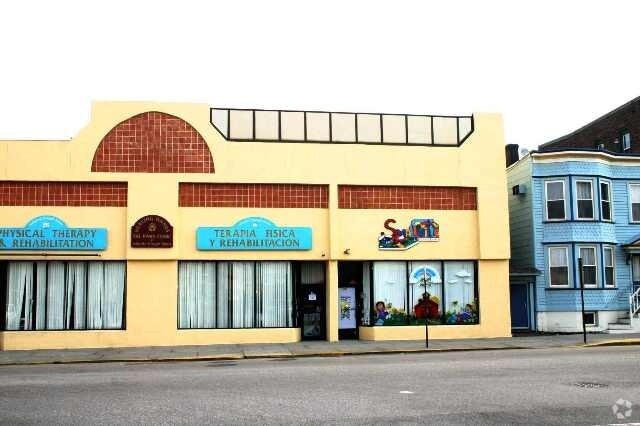 More Photos Of 580-586 32nd St, Union City Storefront For Sale