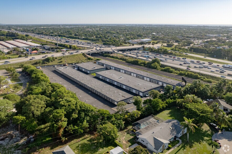 More Photos Of 1840 Hypoluxo Rd, Lake Worth Self Storage For Lease