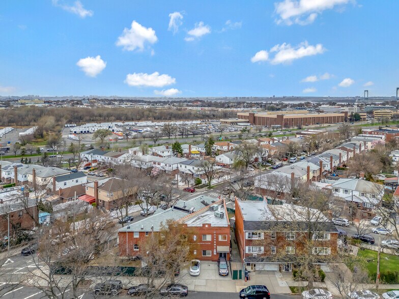 More Photos Of 14311 Willets Point Blvd, Flushing Office For Sale