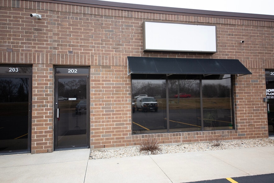 Primary Photo Of 1000 N Rand Rd, Wauconda Service For Sale