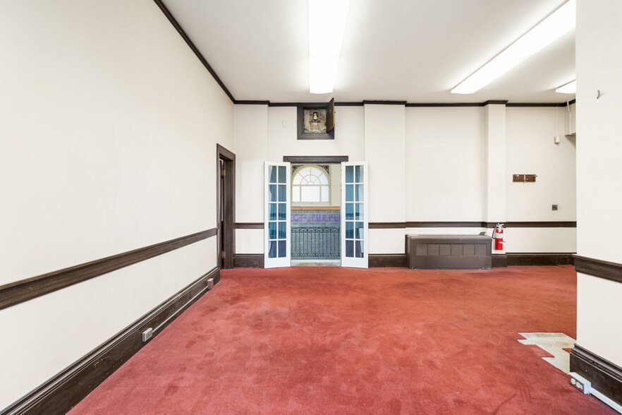 More Photos Of 115 Main St, Seymour General Retail For Sale