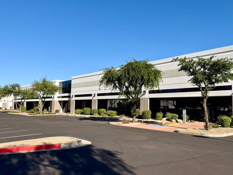 More Photos Of 2552 W Erie Dr, Tempe Unknown For Lease