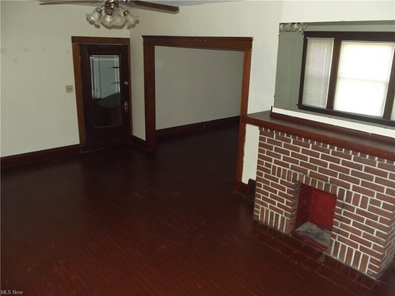 More Photos Of 17051 Libby Rd, Maple Heights Storefront Retail Residential For Lease