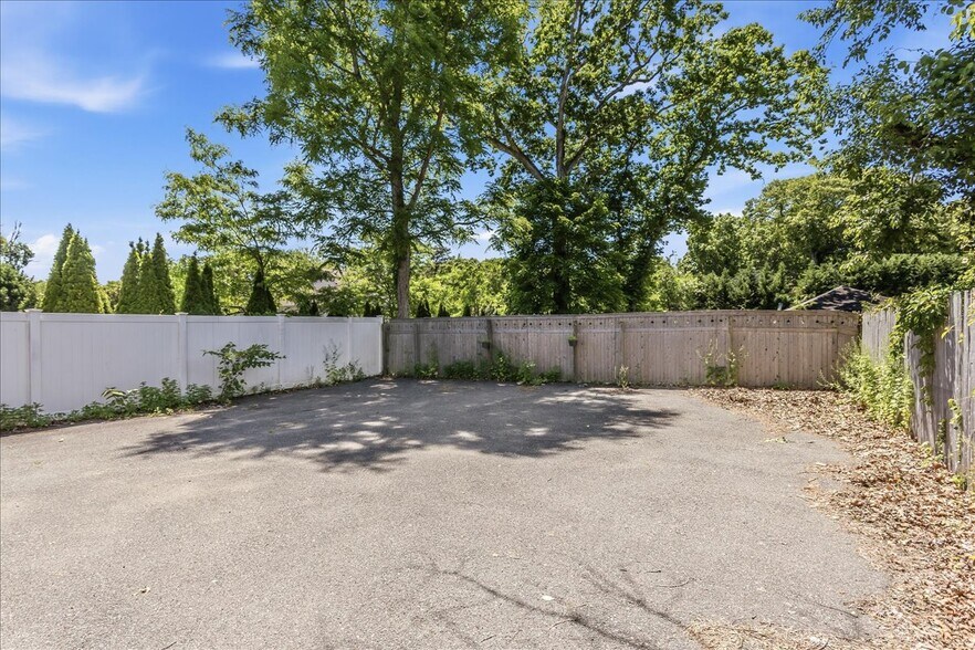 More Photos Of 774 Townline Rd, Hauppauge Research And Development For Sale