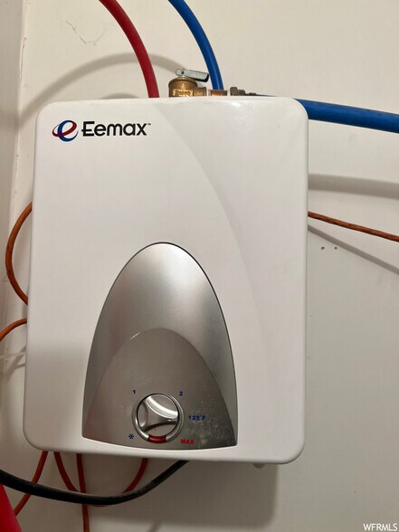 More Photos Of 540 Wright Brothers Dr, Naples Warehouse For Lease