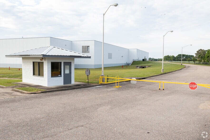 More Photos Of 3145 Elmore Rd, Wetumpka Manufacturing For Lease