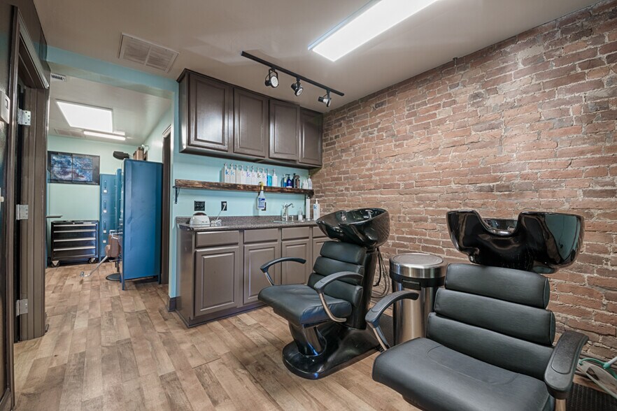 More Photos Of 116 E Central Ave, Bentonville Storefront Retail Residential For Sale