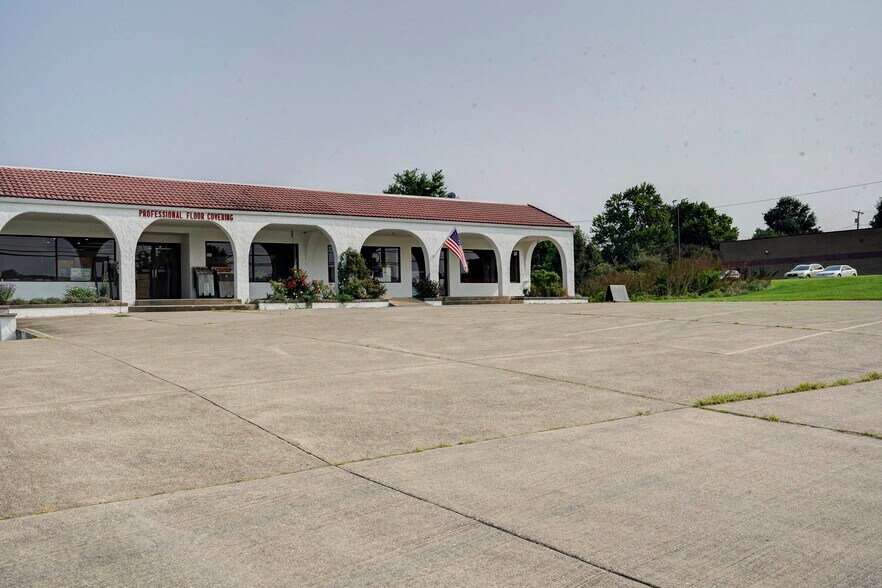 Primary Photo Of 4495 Teays Valley Rd, Scott Depot General Retail For Sale