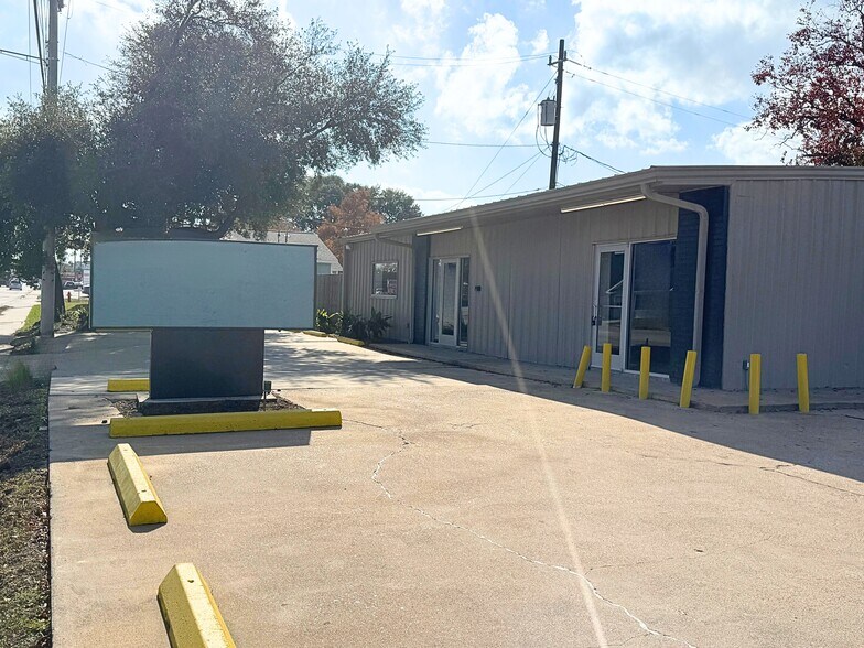More Photos Of 901 W Hart Ave, Pasadena General Retail For Lease